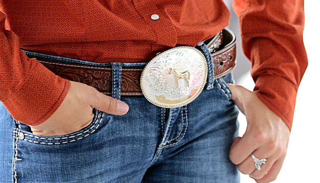 how to put a belt buckle on a belt