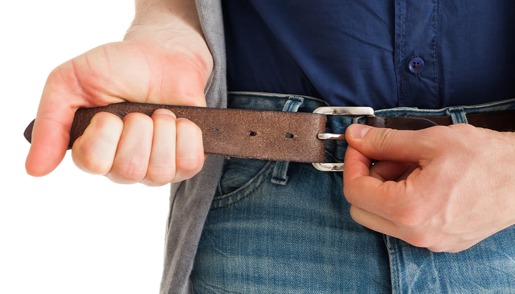 how to put on belt buckle
